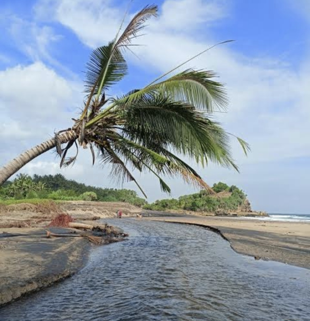 Libur Nataru, Pantai Malang Selatan Masih Sepi Pengunjung