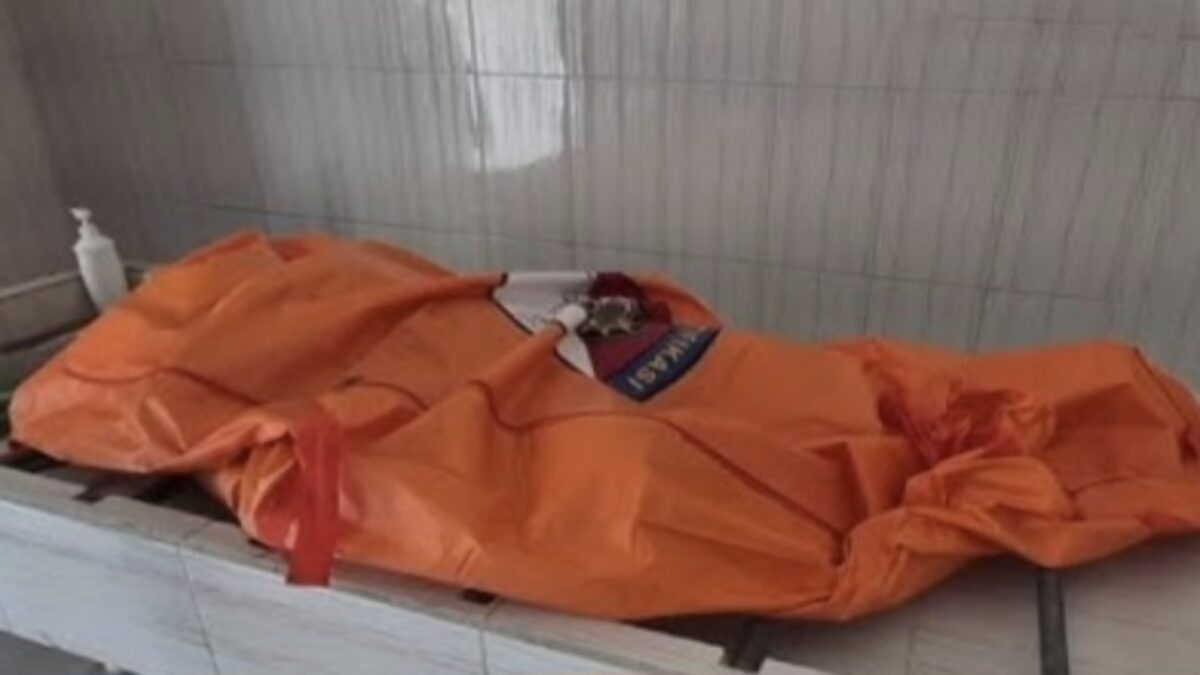 Fakta-fakta Tewasnya Sekeluarga di Situbondo, Ditemukan Bersimbah Darah di Rumah Fakta-fakta Tewasnya Sekeluarga di Situbondo, Ditemukan Bersimbah Darah di Rumah