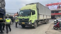 Truk Sumbu Tiga Dilarang Melintas di Malang hingga Awal 2026 Truk Sumbu Tiga Dilarang Melintas di Malang hingga Awal 2026