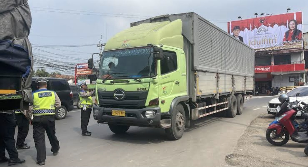 Truk Sumbu Tiga Dilarang Melintas di Malang hingga Awal 2026