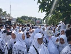 Mutasi Kepsek Dipersoalkan, Ribuan Guru di Ponorogo Turun ke Jalan Tuntut Jawaban Gubernur