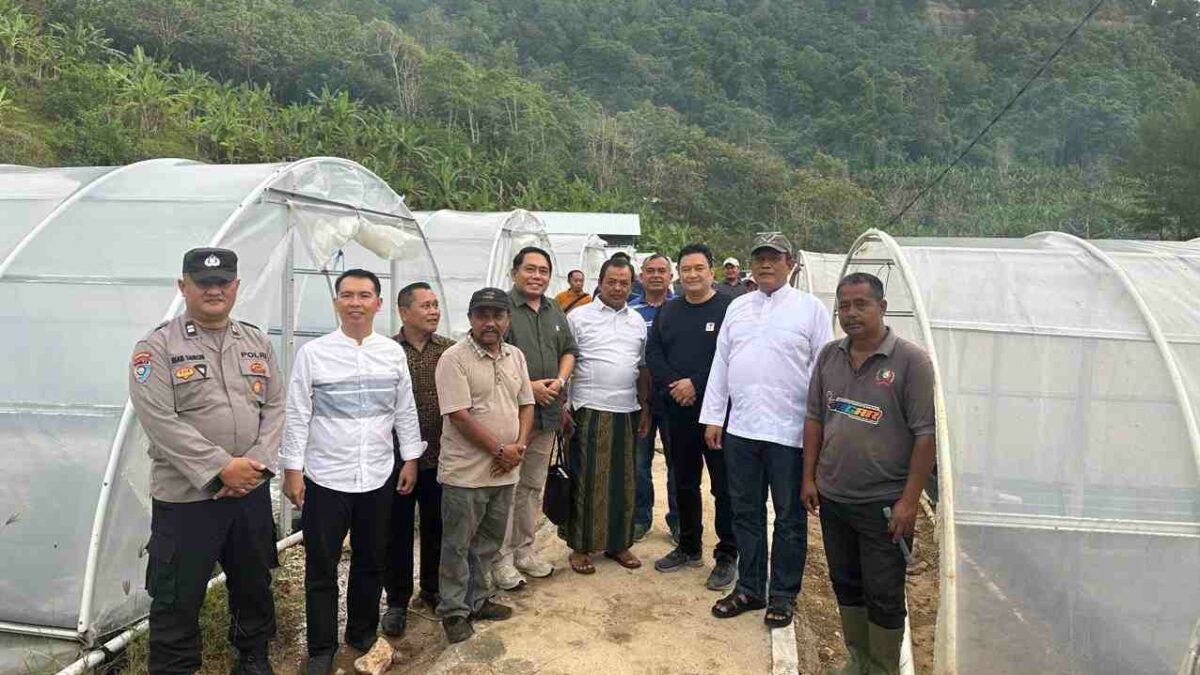 Sekda Malang Dampingi Tenaga Ahli Mentan Tinjau Garam Tunnel di Pantai Modangan