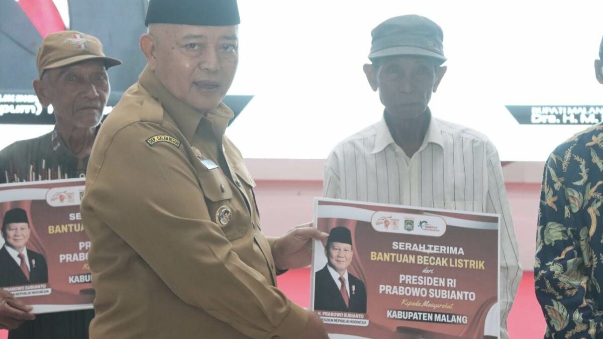 Bupati Malang Salurkan 200 Becak Listrik untuk Penarik Becak Lansia