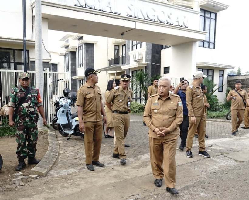 Bupati Malang Tinjau Perbaikan Jalan Banjararum Singosari untuk Akses Sekolah
