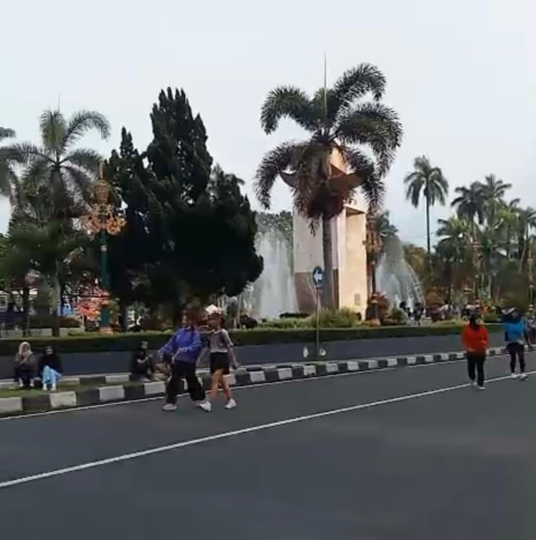 CFD Jalan Ijen Malang Ditiadakan Sementara, Antusias Warga Berolahraga Tetap Tinggi CFD Jalan Ijen Malang Ditiadakan Sementara, Antusias Warga Berolahraga Tetap Tinggi