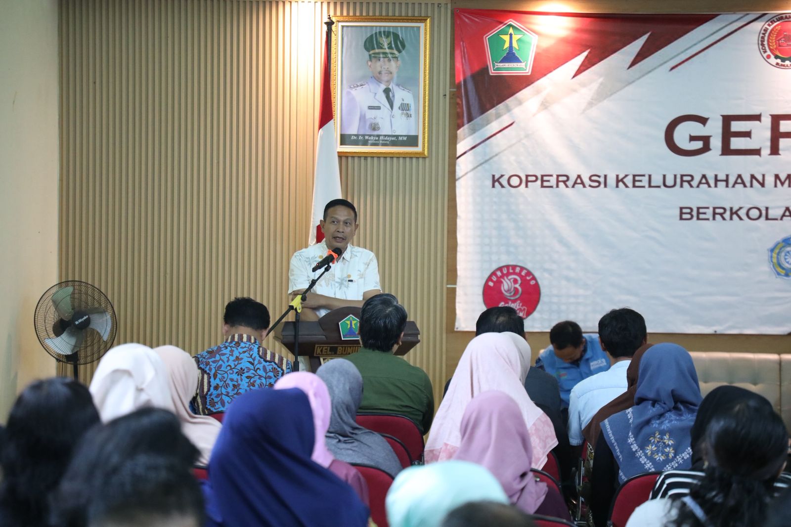 Resmikan Koperasi Kelurahan Merah Putih Bunulrejo, Wali Kota Wahyu Dorong Kolaborasi dengan Program Nasional Resmikan Koperasi Kelurahan Merah Putih Bunulrejo, Wali Kota Wahyu Dorong Kolaborasi dengan Program Nasional