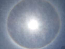 Langit Malang Dihiasi Halo Matahari, BMKG Pastikan Bukan Tanda Bencana