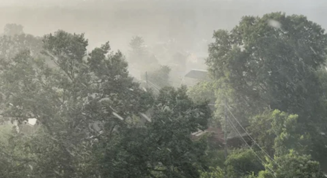 Cuaca Ekstrem Mengintai Jatim hingga 10 Januari 2026