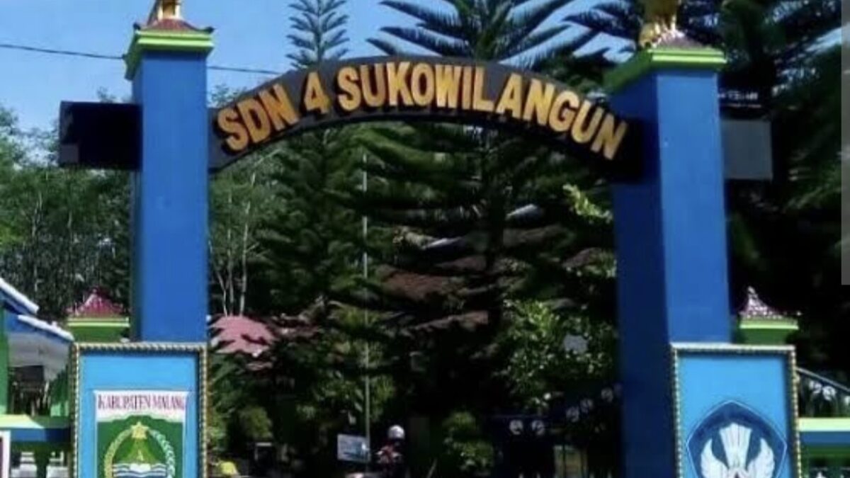 Bangunan Sekolah Roboh, Puluhan Siswa SD di Malang Terpaksa Belajar di Rumah Warga