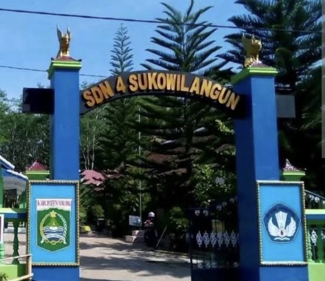 Bangunan Sekolah Roboh, Puluhan Siswa SD di Malang Terpaksa Belajar di Rumah Warga Bangunan Sekolah Roboh, Puluhan Siswa SD di Malang Terpaksa Belajar di Rumah Warga