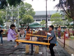 Area Main Anak di Alun-Alun Merdeka Malang Kini Lebih Aman