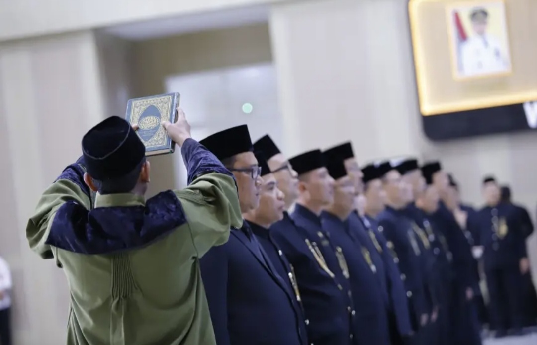 15 Pejabat di Pemkot Batu Dimutasi, Walikota Mulai Panaskan Mesin Birokrasi 15 Pejabat di Pemkot Batu Dimutasi, Walikota Mulai Panaskan Mesin Birokrasi