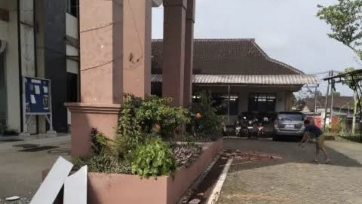 Gempa Pacitan Picu Korban di Trenggalek, Tiga Orang Luka dan Kantor Kecamatan Rusak