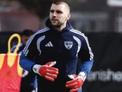 Batal ke Persib, Maarten Paes Bakal Jadi Kiper Baru Ajax