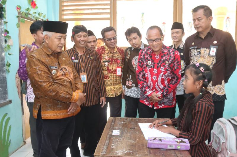 Bupati Malang Tinjau SDN 4 Sumbersuko dan SMPN 1 Wagir, Dorong Pemerataan Mutu Pendidikan