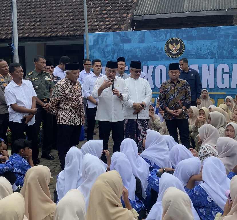 Menko Pangan Zulkifli Hasan Tinjau SPPG dan Rantai Pasok MBG di Kabupaten Malang Menko Pangan Zulkifli Hasan Tinjau SPPG dan Rantai Pasok MBG di Kabupaten Malang