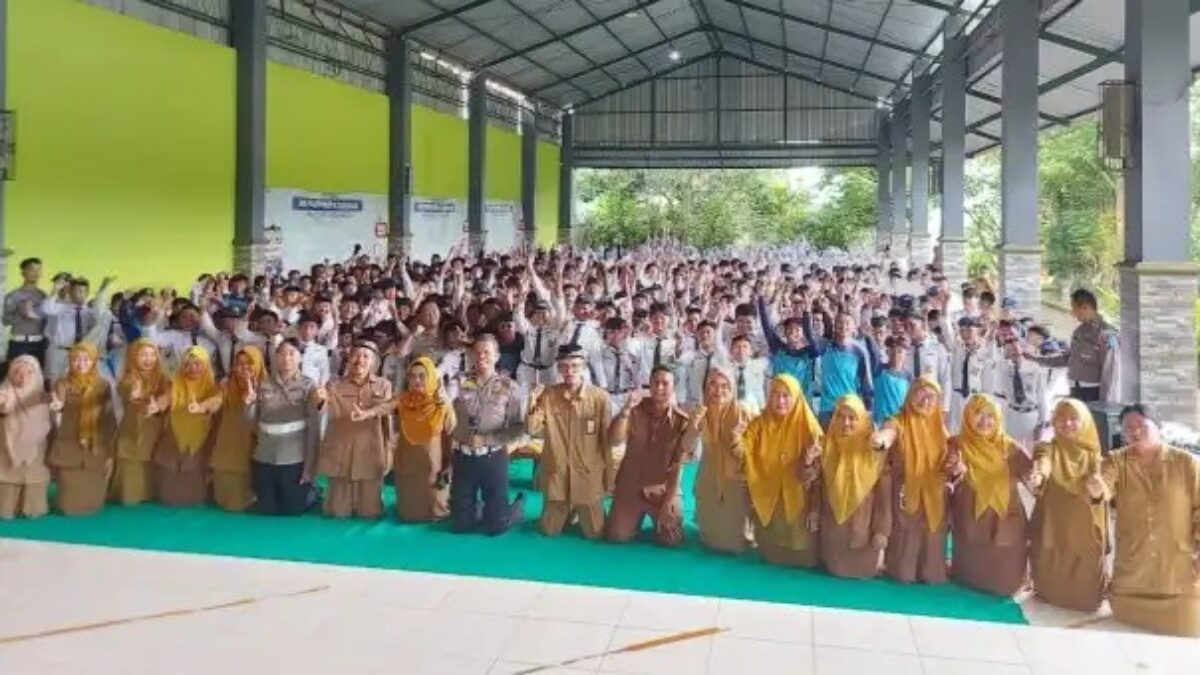 Dispendik dan Satlantas Edukasi Pendidikan Karakter di SMPN 1 Gondanglegi