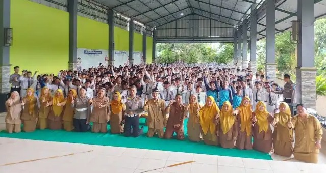 Dispendik dan Satlantas Edukasi Pendidikan Karakter di SMPN 1 Gondanglegi