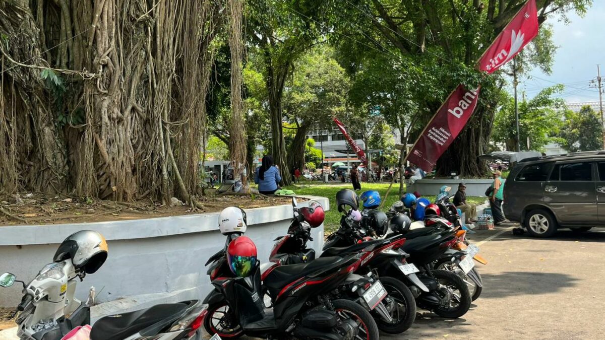 PKL Mulai Memadati Alun-alun Merdeka , Pemkot Segera Merelokasi Terbatas Saat Akhir Pekan