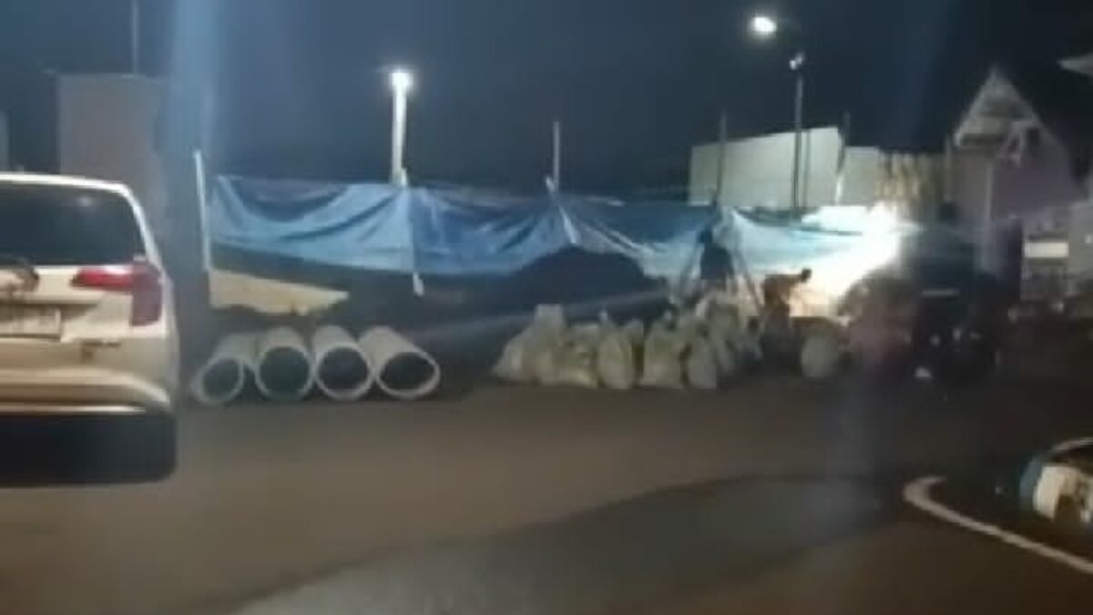 Setelah Dirobohkan Oknum, Tembok di Griya Shanta Kembali Dibangun, Potensi jadi Bangunan Liar