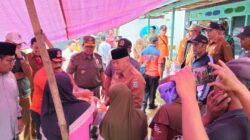 Bupati Malang Serahkan Bantuan untuk Korban Angin Puting Beliung di Rejoyoso