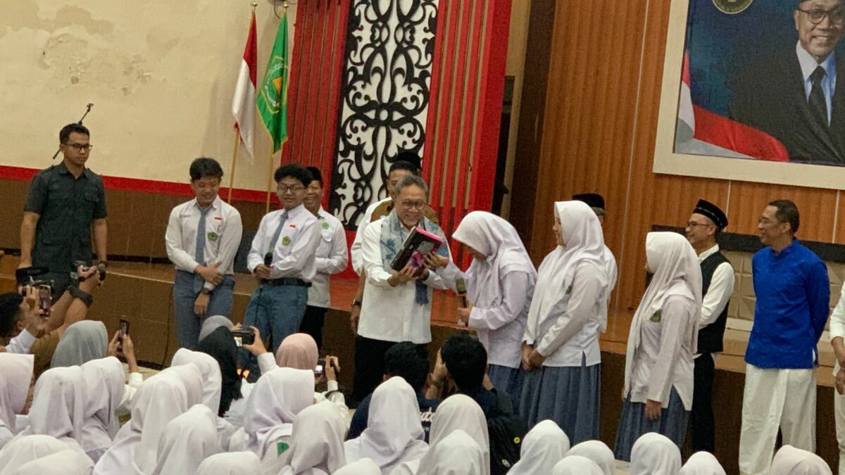 Sosialisasi di MAN 2 Kota Malang, Menko Pangan Zulkifli Hasan Tekankan Gizi Kunci Kualitas Generasi