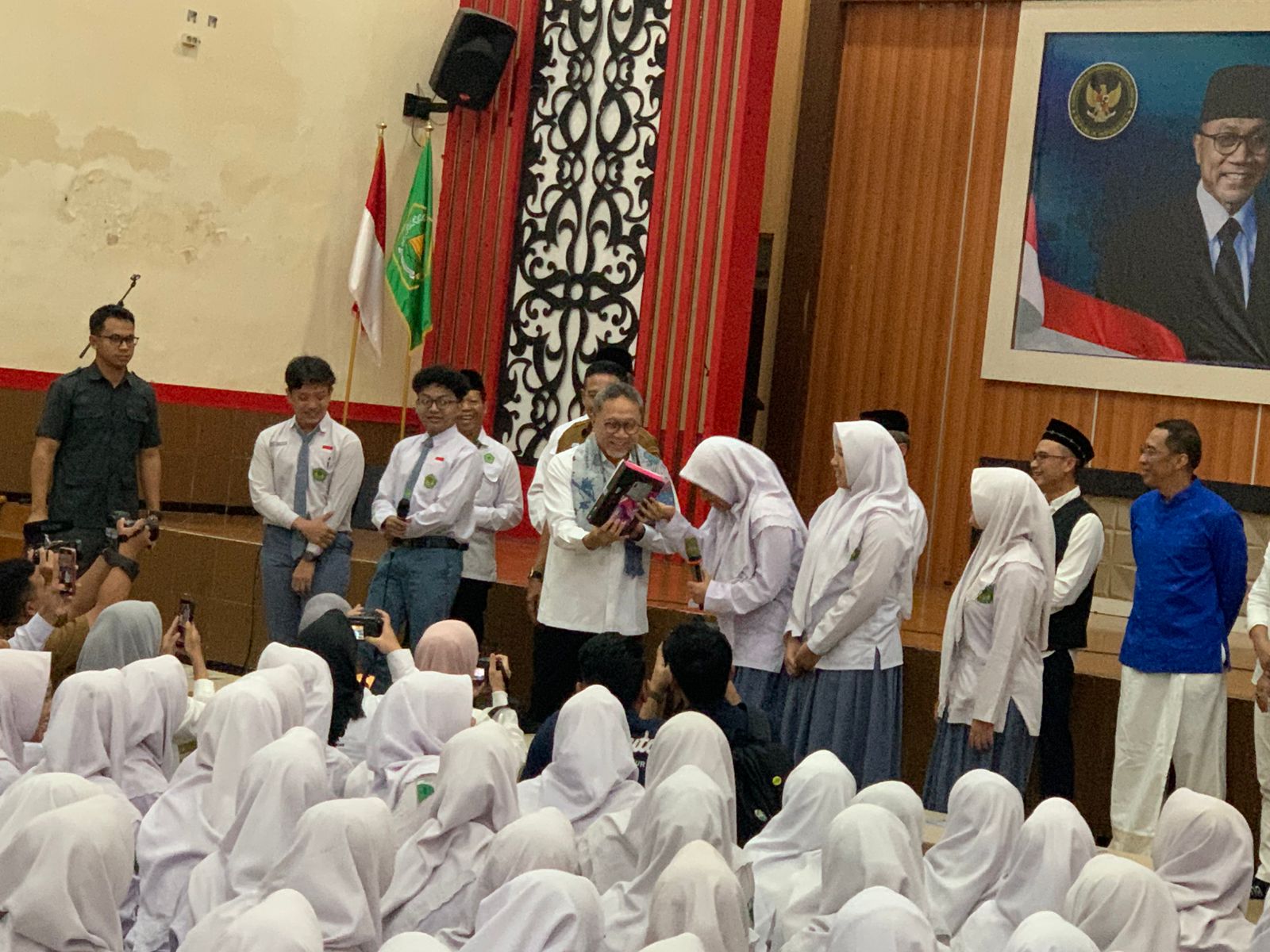 Sosialisasi di MAN 2 Kota Malang, Menko Pangan Zulkifli Hasan Tekankan Gizi Kunci Kualitas Generasi