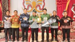 Bupati Malang Menerima Penghargaan Predikat Menuju Kabupaten Bersih dari Pemerintah Pusat