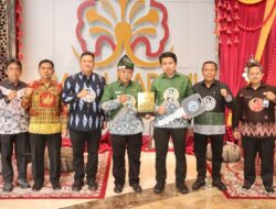 Bupati Malang Menerima Penghargaan Predikat Menuju Kabupaten Bersih dari Pemerintah Pusat