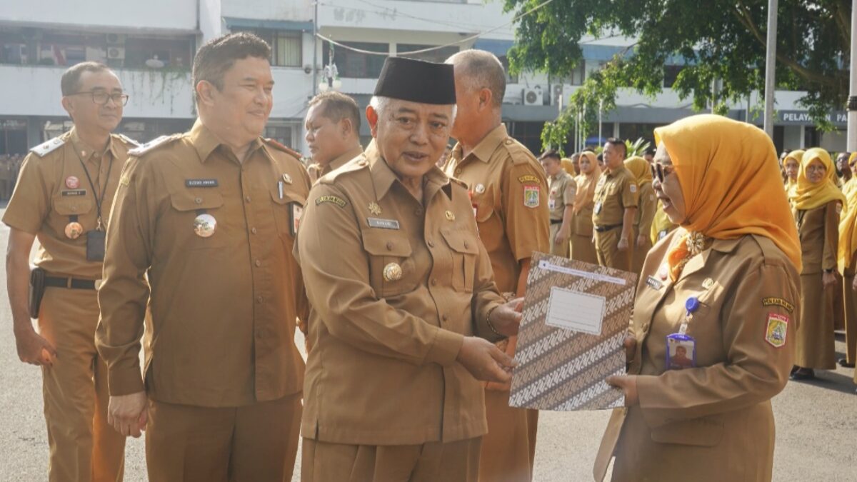 Serahkan SK ke 65 ASN, Bupati Malang: Tetap Berkarya Meski Sudah Purna Tugas