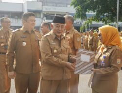 Serahkan SK ke 65 ASN, Bupati Malang: Tetap Berkarya Meski Sudah Purna Tugas