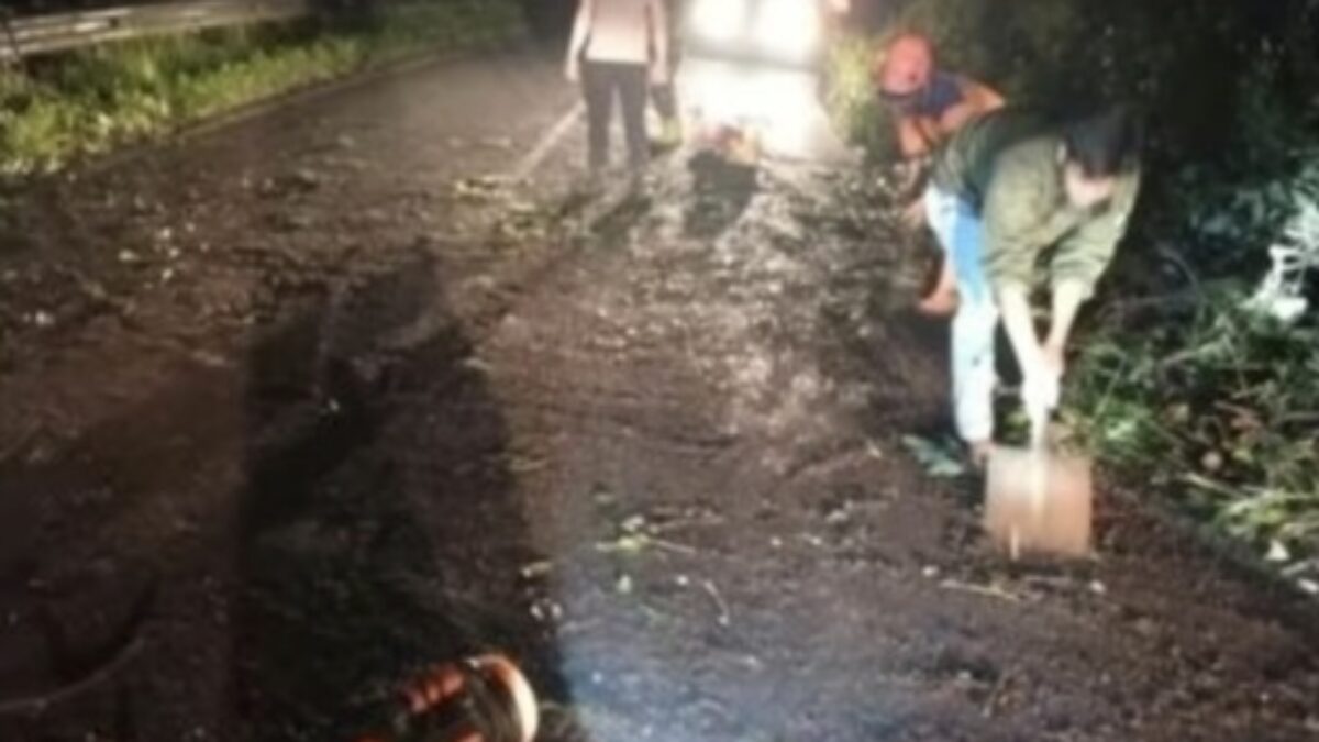 Kabupaten Malang Dilanda Cuaca Ekstrem, Jalur Malang–Kediri Lumpuh hingga Rumah di Singosari Terendam Kabupaten Malang Dilanda Cuaca Ekstrem, Jalur Malang–Kediri Lumpuh hingga Rumah di Singosari Terendam