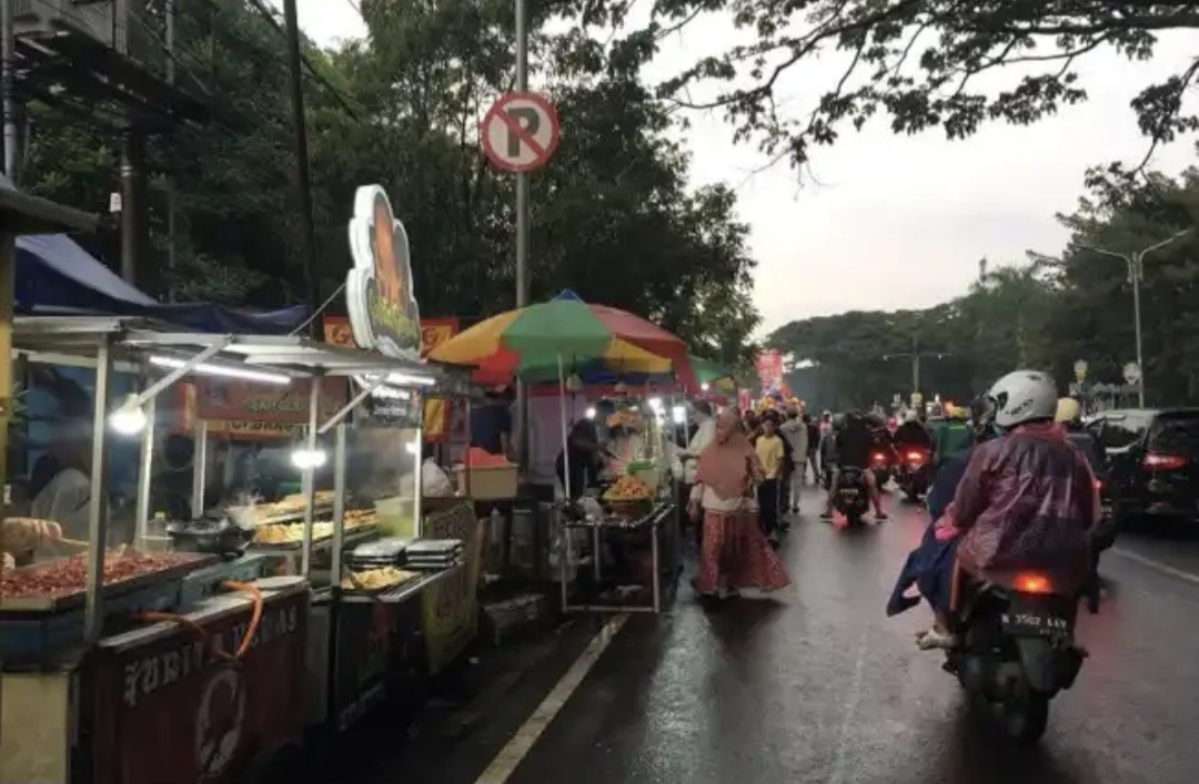 Ngaku Tertipu Lapak Rp 1 Juta di Trotoar Suhat, Pedagang Takjil: “Saya Kira dari Pemerintah” Ngaku Tertipu Lapak Rp 1 Juta di Trotoar Suhat, Pedagang Takjil: “Saya Kira dari Pemerintah”