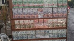 Pedagang Uang Baru Marak di Jalan Kertanegara Malang Jelang Lebaran