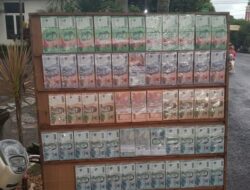Pedagang Uang Baru Marak di Jalan Kertanegara Malang Jelang Lebaran