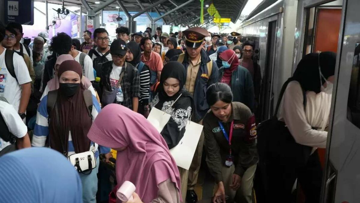 Puncak Arus Mudik Lebaran 2026 di Daop 8 Surabaya Tembus 50 Ribu Penumpang