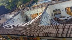 Atap SMKN 1 Ampelgading Ambruk Usai Diguyur Hujan Deras, Tiga Ruang Kelas Rusak