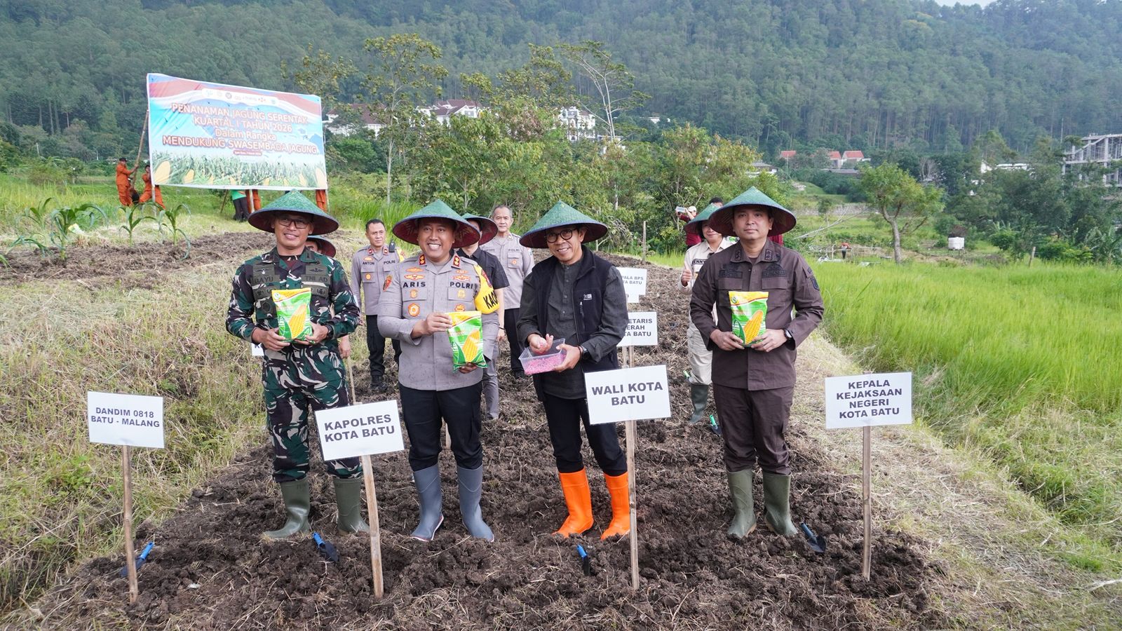 Memperkuat Ketahanan Pangan dan Swasembada Pangan, Kodim 0818 Bersama Forkopimda Tanam Jagung