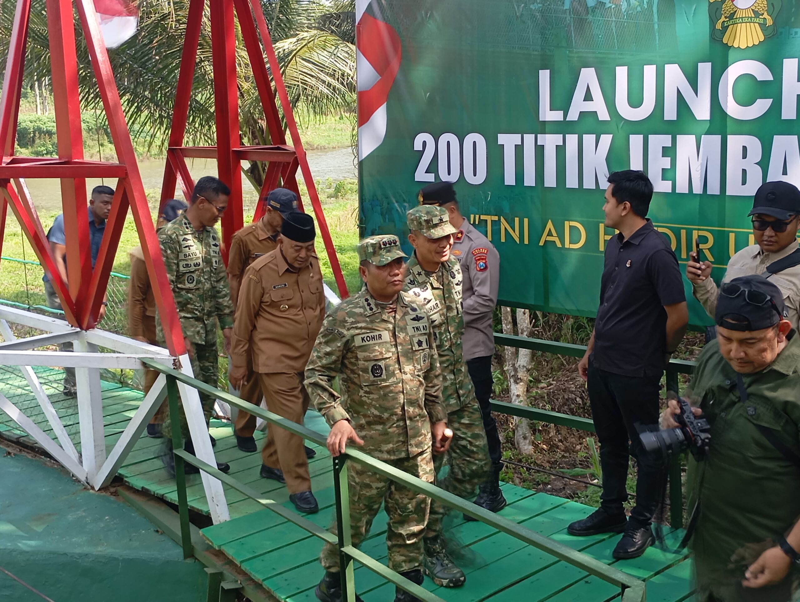 Kepala Staf TNI AD Meluncurkan 200 Jembatan Garuda, Presiden RI Resmikan Secara Virtual