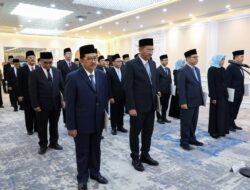 Menag RI Serahkan SK Presiden kepada Pengurus BAZNAS Periode 2026-2031