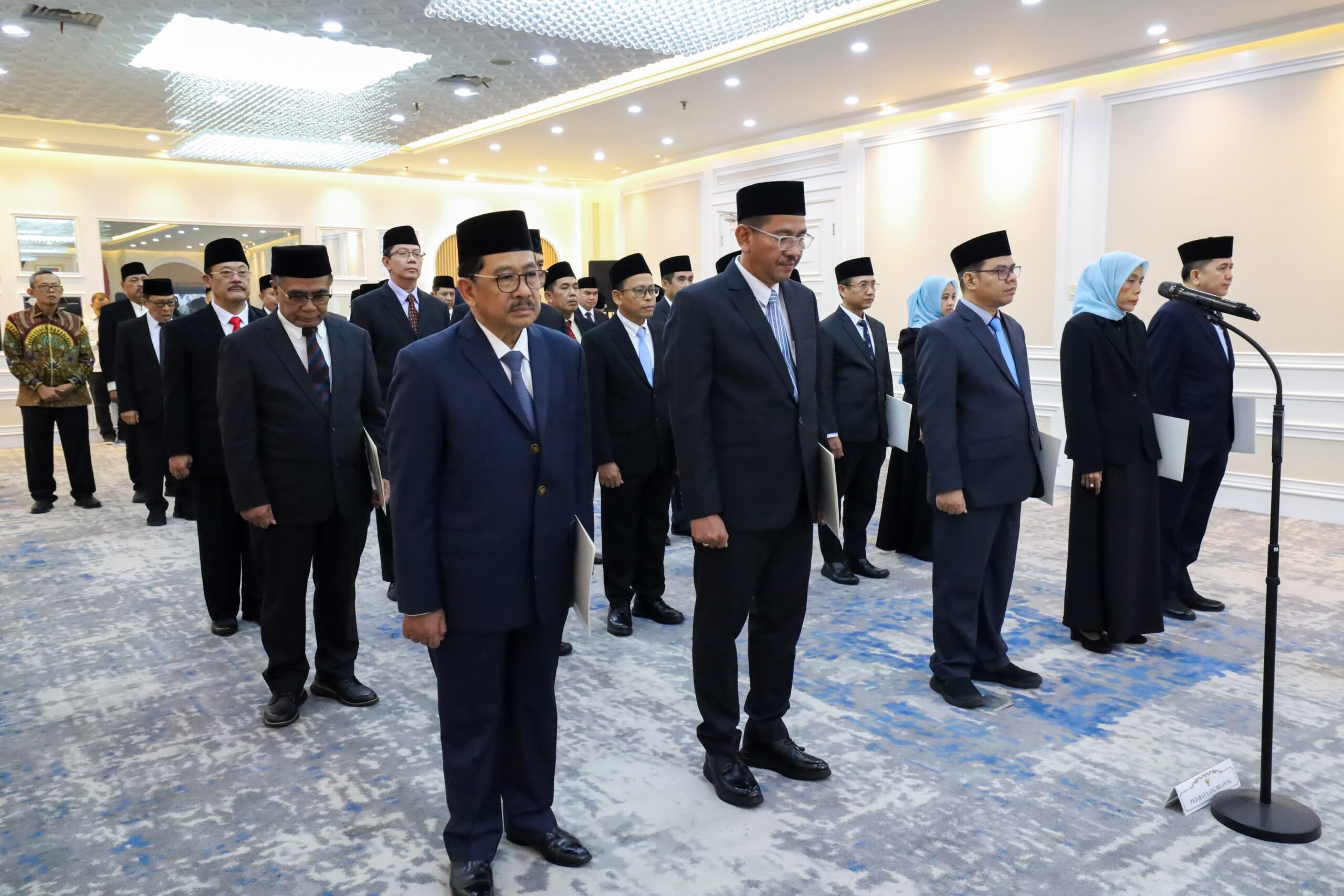 Menag RI Serahkan SK Presiden kepada Pengurus BAZNAS Periode 2026-2031