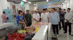 Bantu Memenuhi Kebutuhan Pokok, Koramil 0818/ 02 Kota Batu Mendukung Pasar Murah Ramadhan di Pasar Induk Among Tani