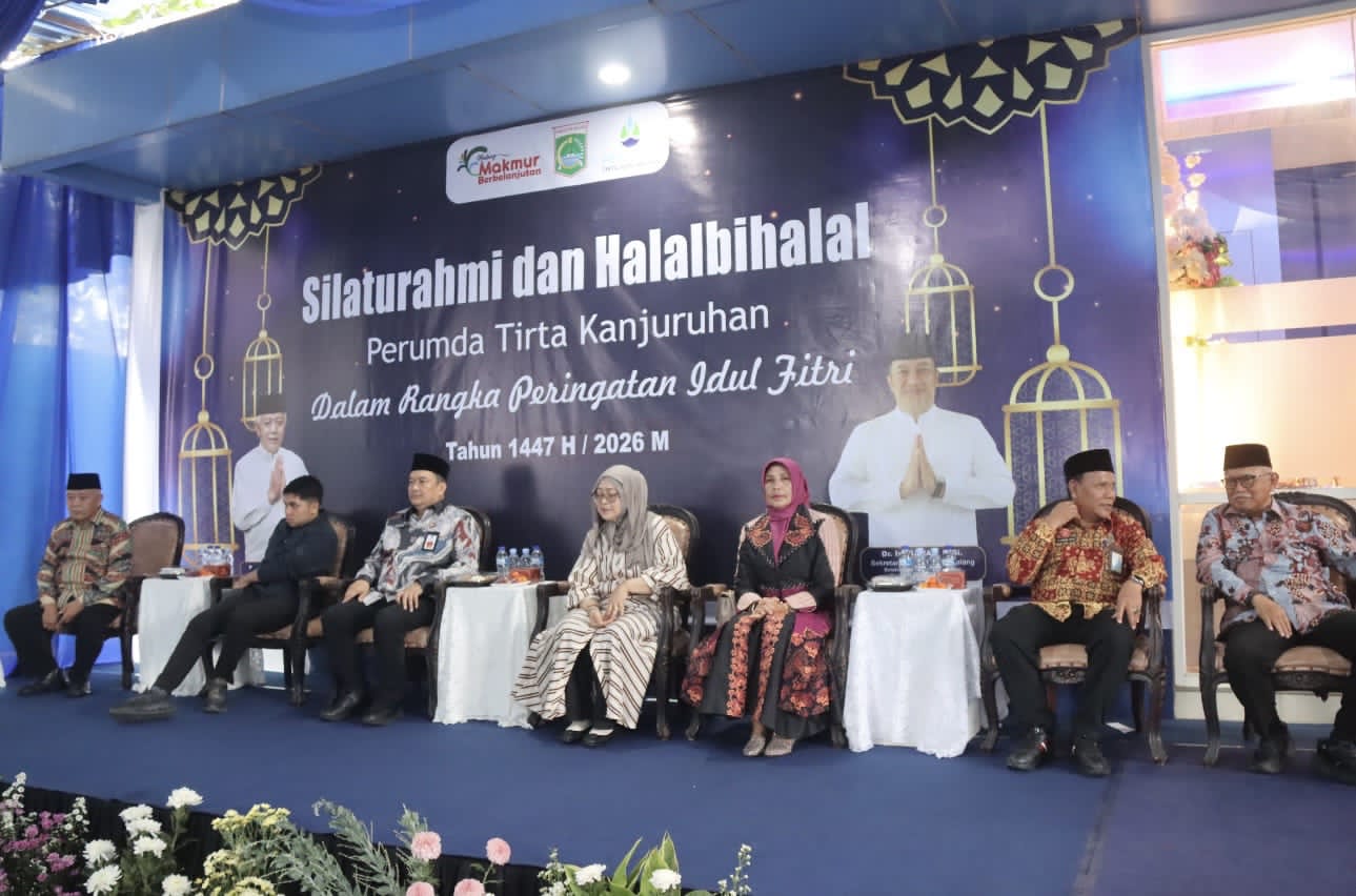 Backdrop Tanpa Gambar Wabup Memicu Polemik, PKB Soroti Etika Birokrasi di Perumda Tirta Kanjuruhan Backdrop Tanpa Gambar Wabup Memicu Polemik, PKB Soroti Etika Birokrasi di Perumda Tirta Kanjuruhan