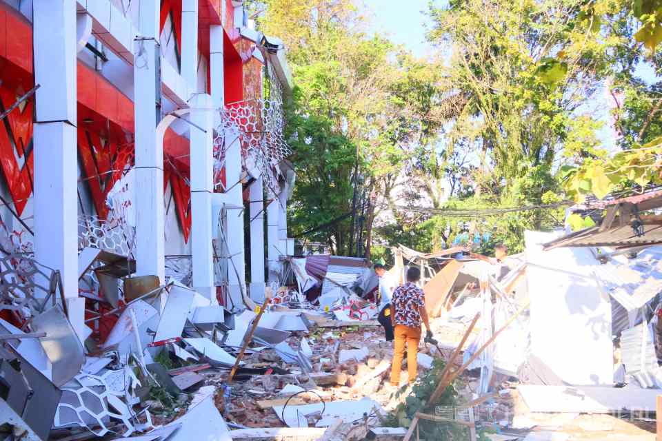 Gempa Manado M 7,6 Rusak GOR KONI Sario, Satu Korban Jiwa Dilaporkan