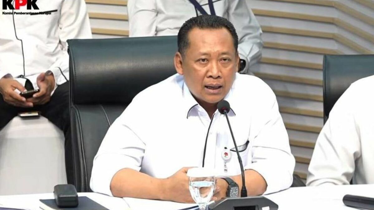 OTT KPK Tulungagung, Bupati Gatut Sunu Wibowo Ditangkap dan 12 Pejabat Diperiksa