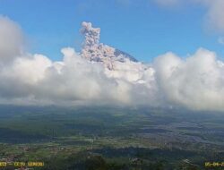 Gunung Semeru Erupsi, Awan Panas Meluncur 3 Km ke Arah Besuk Kobokan