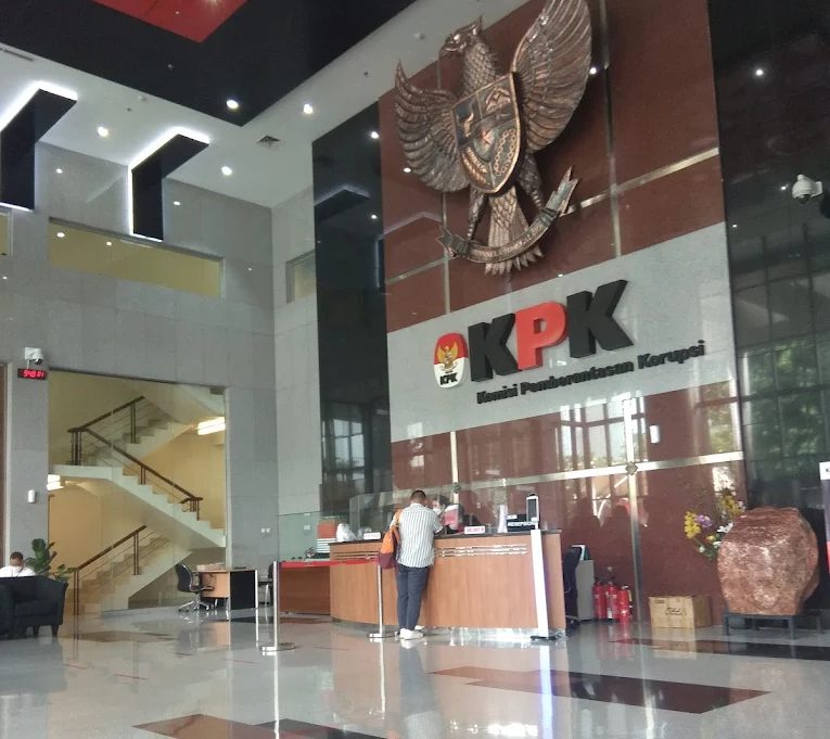 KPK Perluas Penyelidikan Suap Impor Bea Cukai, Pengusaha Rokok Jatim Jadi Sorotan KPK Perluas Penyelidikan Suap Impor Bea Cukai, Pengusaha Rokok Jatim Jadi Sorotan