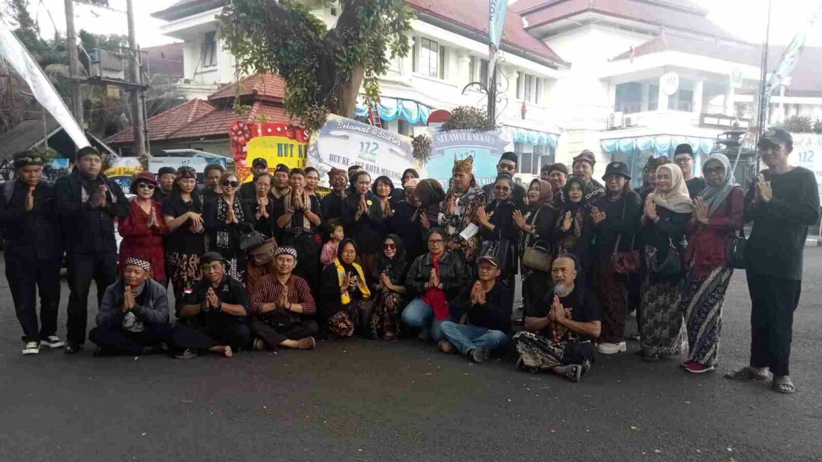 Pelaku Budaya Tolak SK Pakaian Khas Kota Malang, Nilai Abaikan Partisipasi Publik Pelaku Budaya Tolak SK Pakaian Khas Kota Malang, Nilai Abaikan Partisipasi Publik