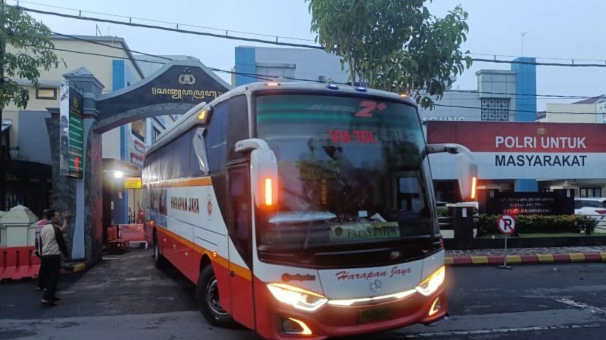 12 Pejabat Pemkab Tulungagung Dibawa KPK ke Surabaya Usai OTT Bupati Gatut Sunu