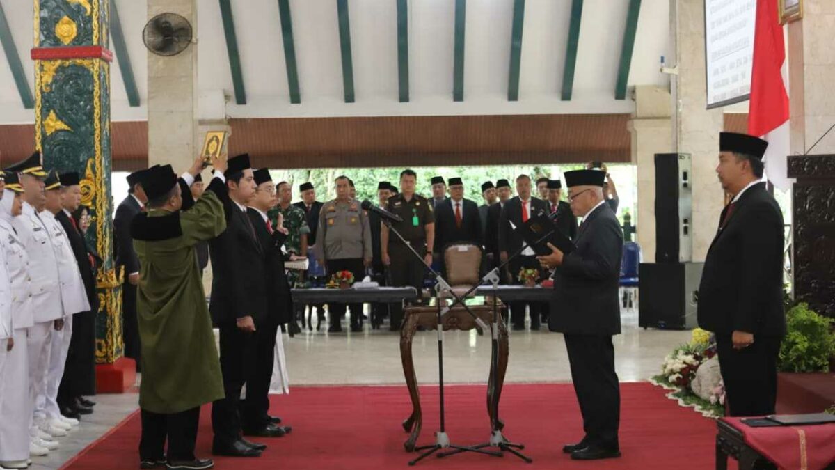 Pelantikan 447 Pejabat Pemkab Malang, Bupati Sanusi Tekankan Sistem Merit ASN Pelantikan 447 Pejabat Pemkab Malang, Bupati Sanusi Tekankan Sistem Merit ASN